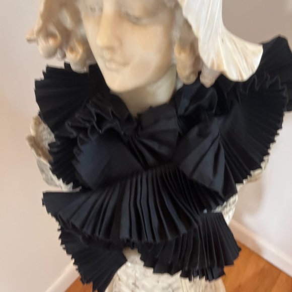 SOHUNG DESIGNS HAND MADE IN NEW YORK UNIQUE ELEGANT BLACK SWIRL SCARF - Picture 3 of 5